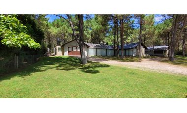 Casa en el Barrio la Herradura con Pileta cubierta
