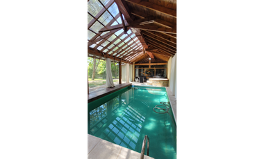 Casa en el Barrio la Herradura con Pileta cubierta