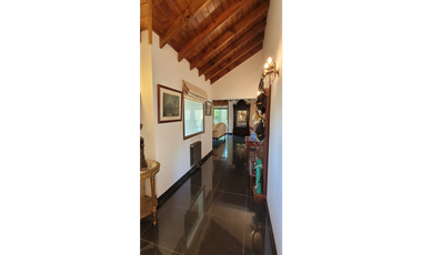 Casa en el Barrio la Herradura con Pileta cubierta