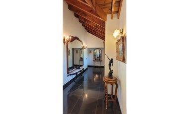 Casa en el Barrio la Herradura con Pileta cubierta