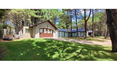 Casa en el Barrio la Herradura con Pileta cubierta