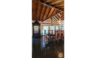 Casa en el Barrio la Herradura con Pileta cubierta