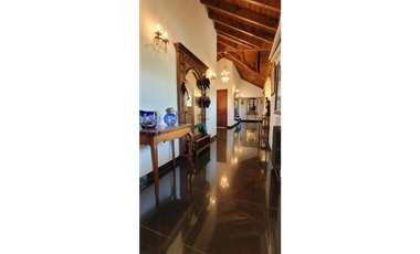 Casa en el Barrio la Herradura con Pileta cubierta