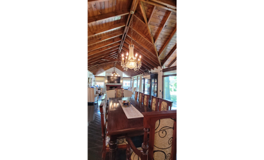 Casa en el Barrio la Herradura con Pileta cubierta