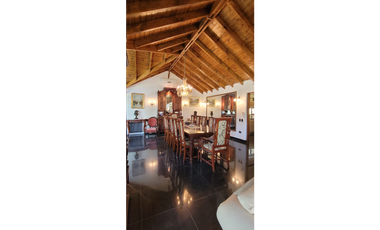 Casa en el Barrio la Herradura con Pileta cubierta