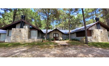 Casa en el Barrio la Herradura con Pileta cubierta