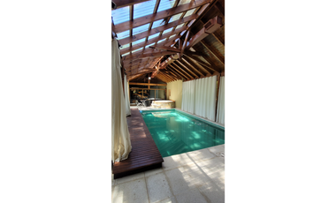 Casa en el Barrio la Herradura con Pileta cubierta