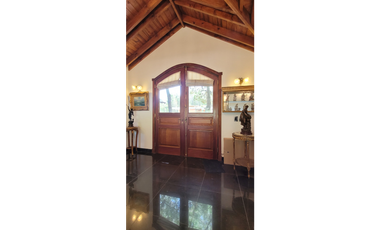 Casa en el Barrio la Herradura con Pileta cubierta