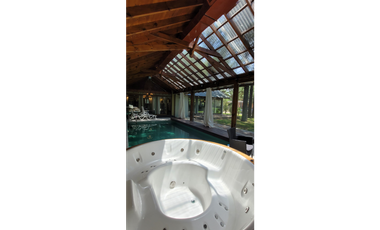 Casa en el Barrio la Herradura con Pileta cubierta