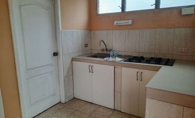 VENDO CASA DE 3 DEPARTAMENTOS, KENNEDY