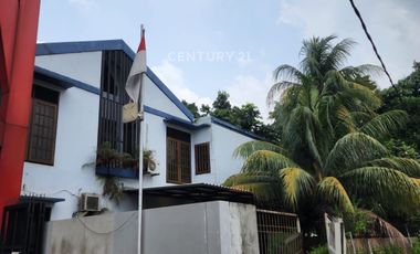 Dijual Rumah Hitung Tanah Selangkah Ke Jalan Raya Veteran JakSel