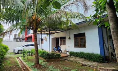 Dijual Rumah Hitung Tanah Selangkah Ke Jalan Raya Veteran JakSel