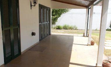 Chalet en venta en Bernal Oeste