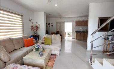 SE VENDE CASA DE DOS PISOS EN VILLA CAMPESTRE DE MONTERA