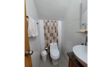 SE VENDE CASA DE DOS PISOS EN VILLA CAMPESTRE DE MONTERA