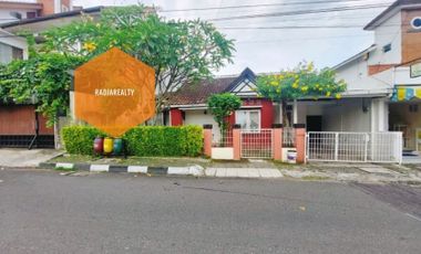 Rumah Klasik Strategis Tengah Kota Jalan Utama Baciro Kodya