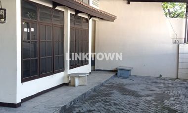 Disewakan Rumah 2 Lantai Kawasan Premium Komersial di Tenggilis Dekat Ubaya