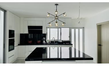 CASA MODERNA A ESTRENAR EN URBANIZACIÓN MARINA BLUE