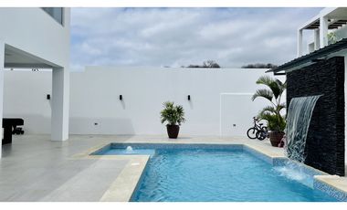 CASA MODERNA A ESTRENAR EN URBANIZACIÓN MARINA BLUE