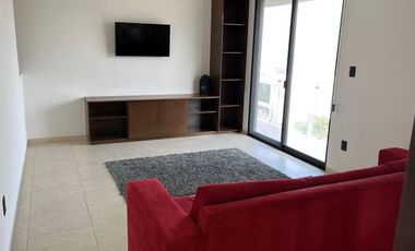 Bonita Casa en Renta Vacía en Club de Golf
