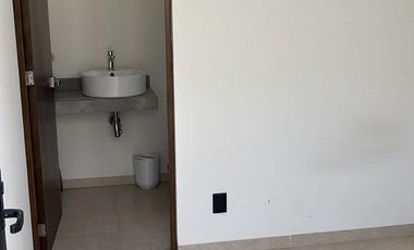 Bonita Casa en Renta Vacía en Club de Golf