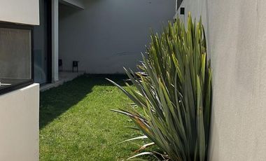 Bonita Casa en Renta Vacía en Club de Golf