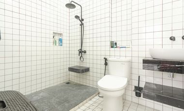 Rumah Luas 6 Kamar 10 menit ke Stasiun Klender Baru Siap Huni J-41529