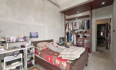 Rumah Luas 6 Kamar 10 menit ke Stasiun Klender Baru Siap Huni J-41529