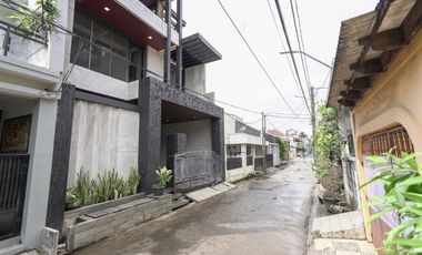 Rumah Luas 6 Kamar 10 menit ke Stasiun Klender Baru Siap Huni J-41529