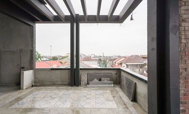 Rumah Luas 6 Kamar 10 menit ke Stasiun Klender Baru Siap Huni J-41529