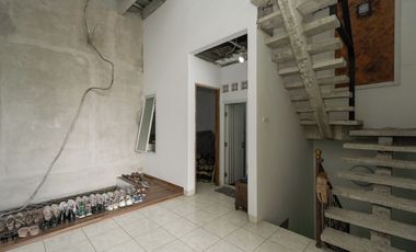 Rumah Luas 6 Kamar 10 menit ke Stasiun Klender Baru Siap Huni J-41529