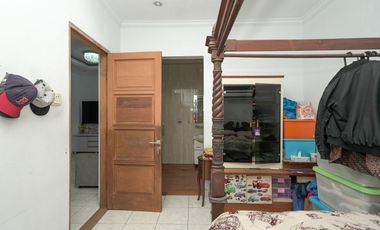 Rumah Luas 6 Kamar 10 menit ke Stasiun Klender Baru Siap Huni J-41529