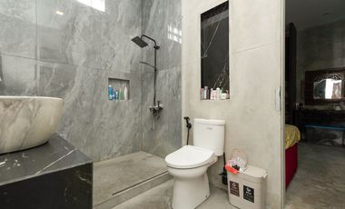 Rumah Luas 6 Kamar 10 menit ke Stasiun Klender Baru Siap Huni J-41529