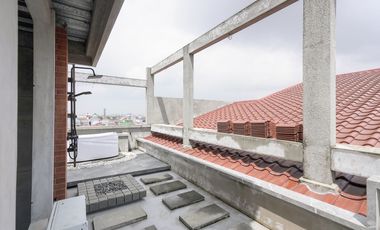 Rumah Luas 6 Kamar 10 menit ke Stasiun Klender Baru Siap Huni J-41529