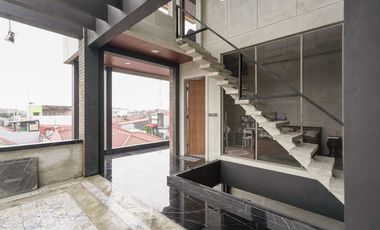 Rumah Luas 6 Kamar 10 menit ke Stasiun Klender Baru Siap Huni J-41529