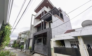 Rumah Luas 6 Kamar 10 menit ke Stasiun Klender Baru Siap Huni J-41529