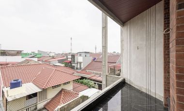 Rumah Luas 6 Kamar 10 menit ke Stasiun Klender Baru Siap Huni J-41529