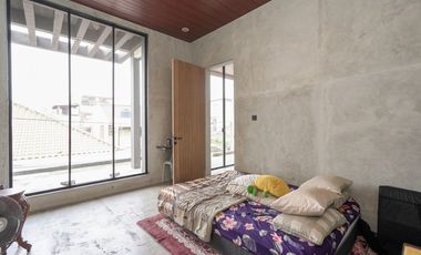 Rumah Luas 6 Kamar 10 menit ke Stasiun Klender Baru Siap Huni J-41529