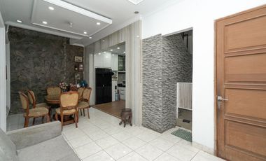 Rumah Luas 6 Kamar 10 menit ke Stasiun Klender Baru Siap Huni J-41529
