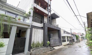 Rumah Luas 6 Kamar 10 menit ke Stasiun Klender Baru Siap Huni J-41529