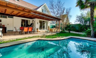 Linda y moderna casa en venta, excelente estado y ubicación privilegiada, en el corazón de Peñalolén
