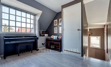 Linda y moderna casa en venta, excelente estado y ubicación privilegiada, en el corazón de Peñalolén