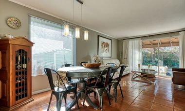Linda y moderna casa en venta, excelente estado y ubicación privilegiada, en el corazón de Peñalolén