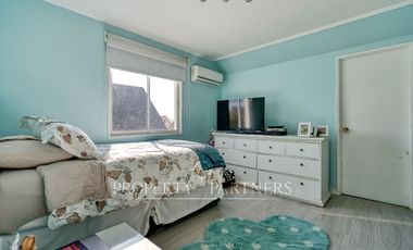 Linda y moderna casa en venta, excelente estado y ubicación privilegiada, en el corazón de Peñalolén