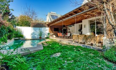 Linda y moderna casa en venta, excelente estado y ubicación privilegiada, en el corazón de Peñalolén