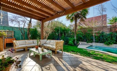 Linda y moderna casa en venta, excelente estado y ubicación privilegiada, en el corazón de Peñalolén