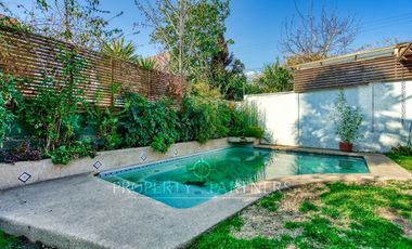 Linda y moderna casa en venta, excelente estado y ubicación privilegiada, en el corazón de Peñalolén