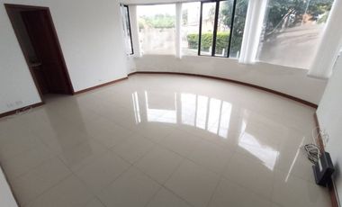 oficina en arriendo/venta en circunvalar. Cod V19136