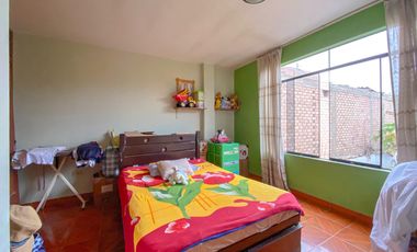 Se Vende Casa De 2 Pisos Cerca Al Mercado 3 Regiones