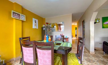 Se Vende Casa De 2 Pisos Cerca Al Mercado 3 Regiones